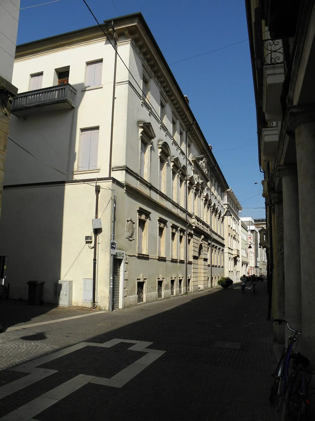 Edificio universitario moderno a Rovigo