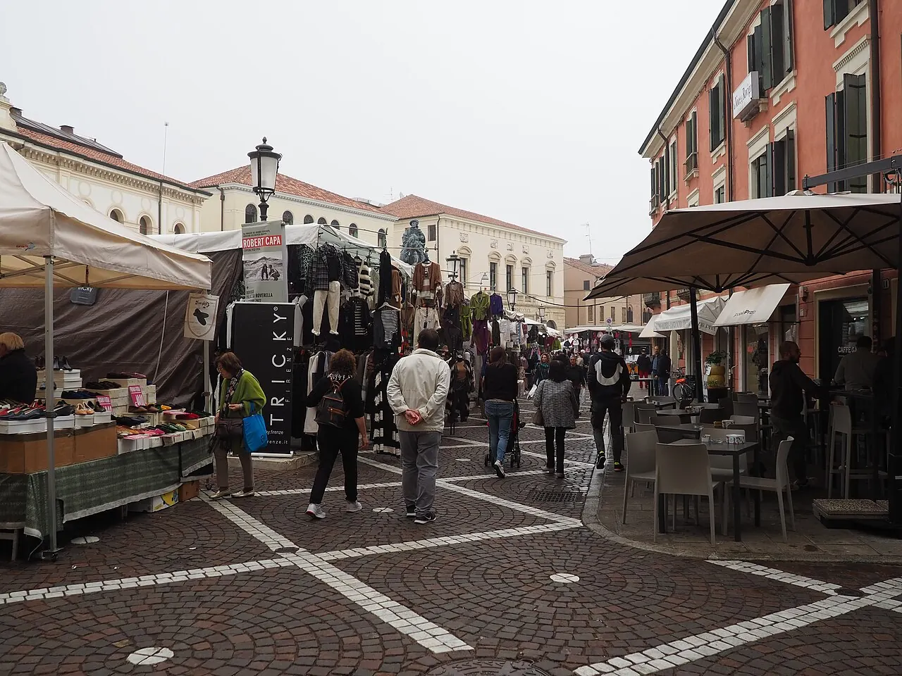 Piazza Garibaldi e monumento a Garibaldi
